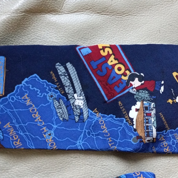 Peanuts Snoopy East Coast Road Trip 100% Silk Tie Excellent Condition - Picture 8 of 10